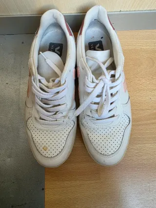 Zapatillas Veja - Detalle "V" Rosa - Talla 37