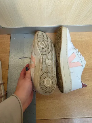 Zapatillas Veja - Detalle "V" Rosa - Talla 37