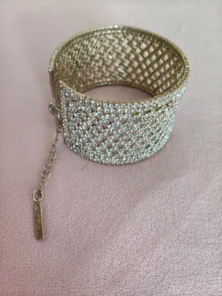 Pulsera brazalete pedrería plateada