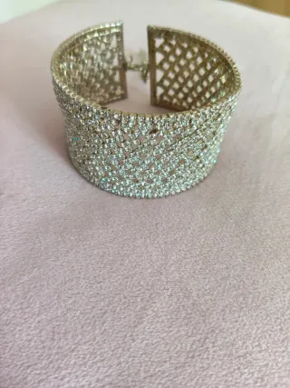 Pulsera brazalete pedrería plateada