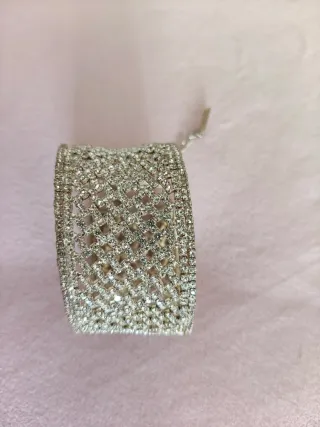 Pulsera brazalete pedrería plateada