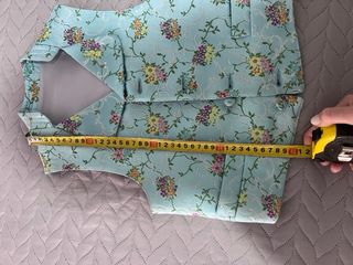 Chaleco fallero azul con flores