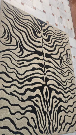 Alfombra diseño cebra beige y negro