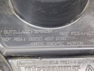 99995 8200457030 consola central renault kangoo