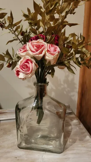 Florero de cristal rosa