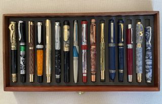 Espositore per penne stilografiche in legno (2)