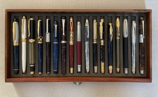 Espositore per penne stilografiche in legno (2)