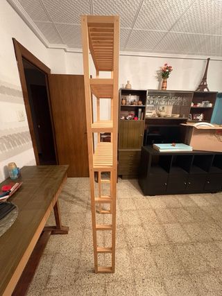 Estantería de madera