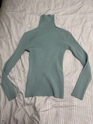 Jersey ajustado verde cuello alto