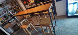 Tavolo in stile industriale in legno e metallo