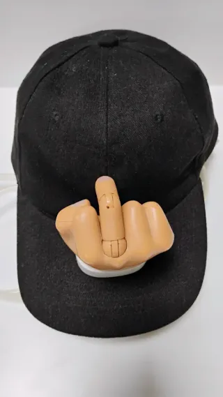 Gorra con peineta negra y blanca