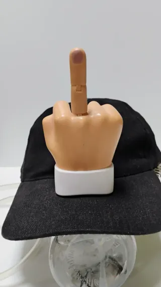 Gorra con peineta negra y blanca