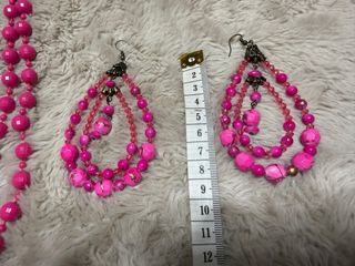 Conjunto pendientes y collar rosa