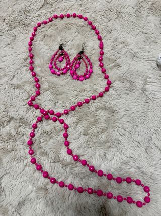 Conjunto pendientes y collar rosa