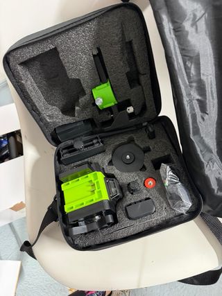 Nivel láser con trípode