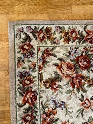 Alfombra rectangular de lana floral