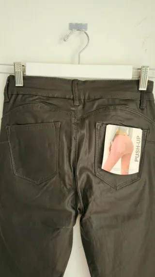 Pantalón A°ORO efecto piel marrón