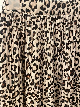 Falda midi plisada estampado animal