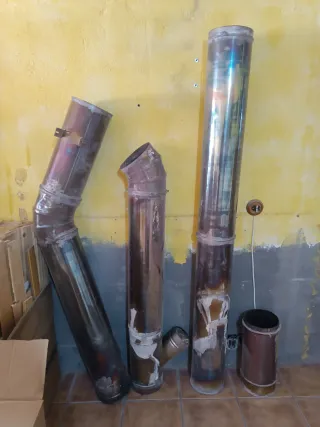 Chimenea de hierro negra