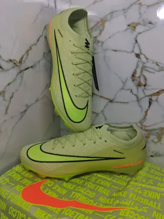 Botas de fútbol  Air Zoom verdes y naranjas