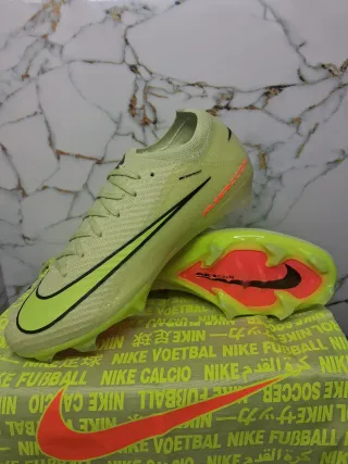 Botas de fútbol  Air Zoom verdes y naranjas