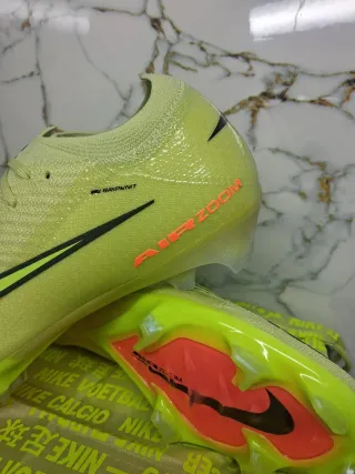 Botas de fútbol  Air Zoom verdes y naranjas