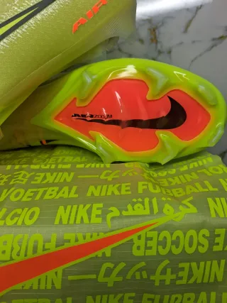 Botas de fútbol  Air Zoom verdes y naranjas