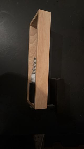 Apliques de pared de madera y color negro