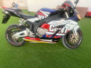 Honda CBR 1000 RR 2006 muy mimada y muy cuidada