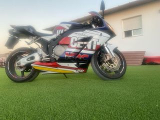 Honda CBR 1000 RR 2006 muy mimada y muy cuidada