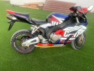 Honda CBR 1000 RR 2006 muy mimada y muy cuidada
