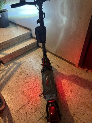 Patinete eléctrico con luces