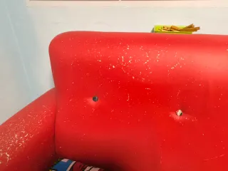 Sofá 2 plazas rojo y con tela estilo comic