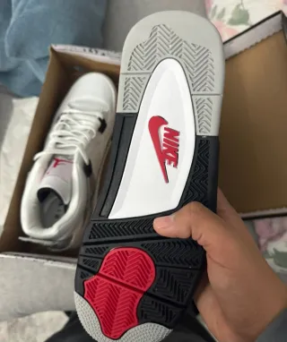 Jordan 4 Blanco Gris