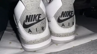 Jordan 4 Blanco Gris