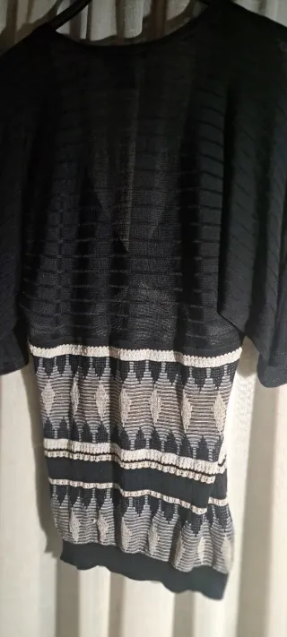 Top Negro de Viscosa con Hilo Metalizado