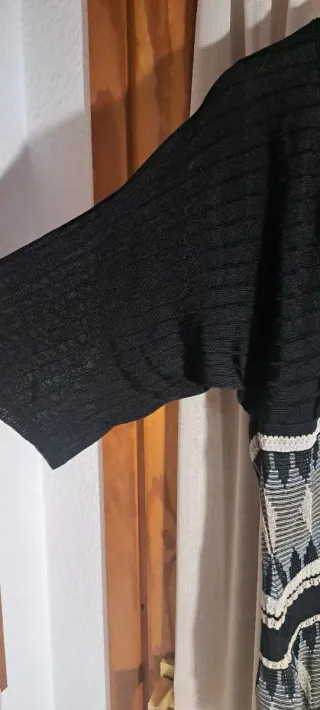 Top Negro de Viscosa con Hilo Metalizado