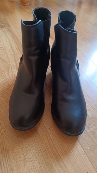 Botines negros talla 39