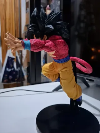 Goku Super Saiyan 4 FES!! Banpresto