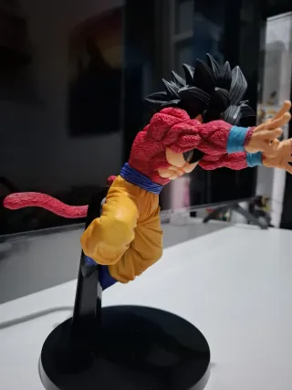 Goku Super Saiyan 4 FES!! Banpresto