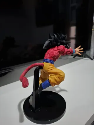 Goku Super Saiyan 4 FES!! Banpresto