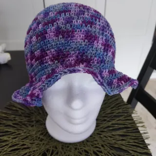 Cappello uncinetto arcobaleno