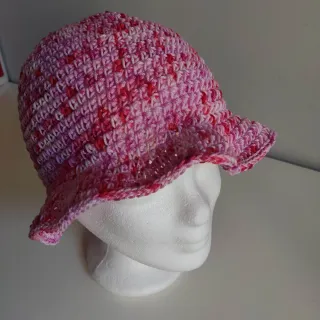 Cappello uncinetto arcobaleno