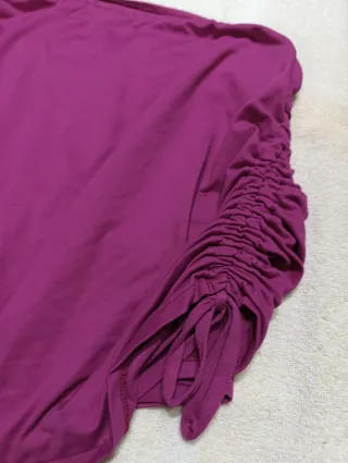 Camiseta hombro descubierto y manga acampanada M