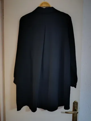 Casaca negra con estampado de leopardo