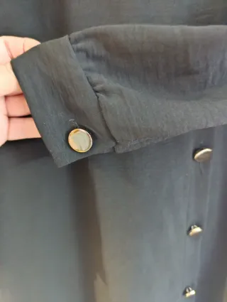 Casaca negra con estampado de leopardo