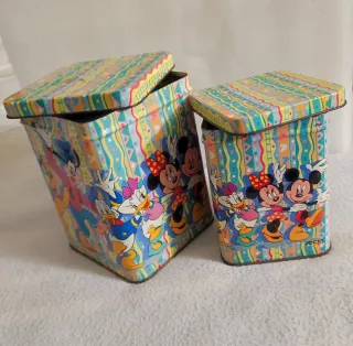 Dos cajas metálicas decorativas