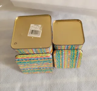 Dos cajas metálicas decorativas