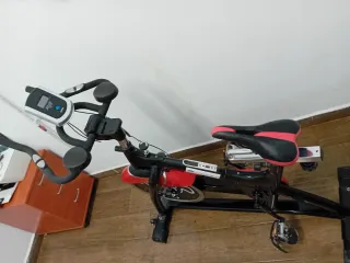 Bicicleta Spinning Negra y Roja