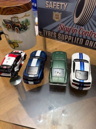 4 autos escala + chapa vintage+lata antigua